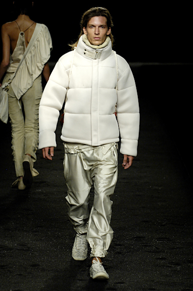 desfiles-osklen-saopauloinverno2006rtw-107