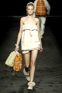 desfiles-osklen-saopauloinverno2006rtw-108