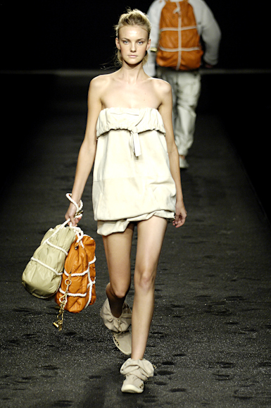 desfiles-osklen-saopauloinverno2006rtw-108