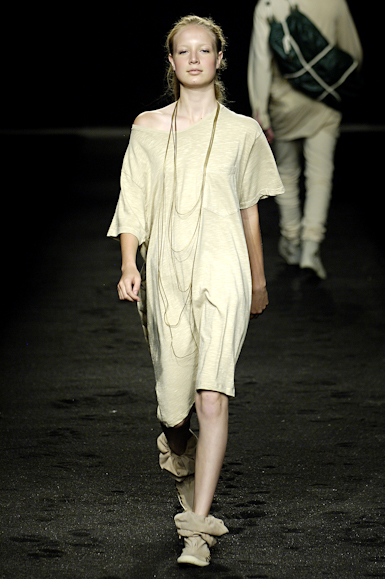 desfiles-osklen-saopauloinverno2006rtw-110
