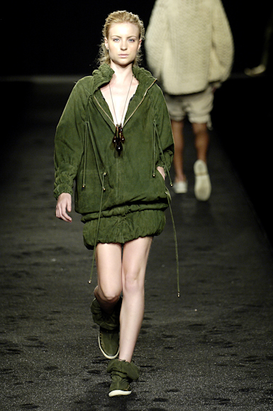 desfiles-osklen-saopauloinverno2006rtw-114
