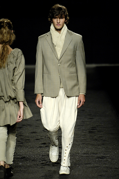 desfiles-osklen-saopauloinverno2006rtw-117