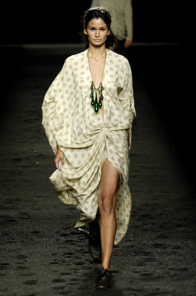 desfiles-osklen-saopauloinverno2006rtw-120