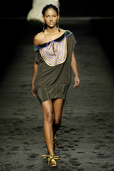 desfiles-osklen-saopauloinverno2006rtw-121