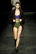 desfiles-osklen-saopauloinverno2006rtw-123