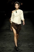 desfiles-osklen-saopauloinverno2006rtw-124