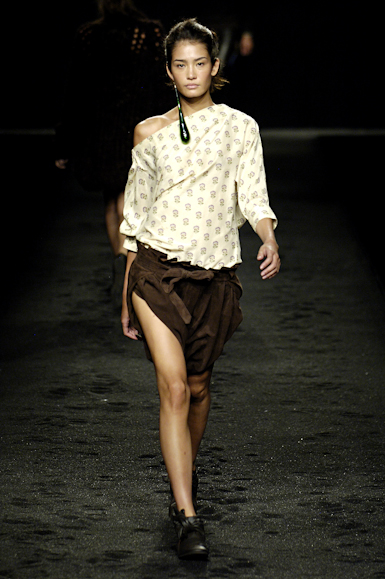 desfiles-osklen-saopauloinverno2006rtw-124
