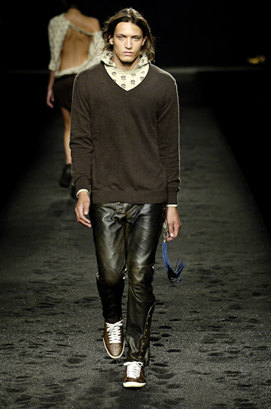 desfiles-osklen-saopauloinverno2006rtw-125