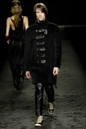 desfiles-osklen-saopauloinverno2006rtw-130