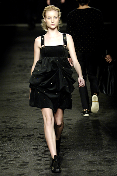 desfiles-osklen-saopauloinverno2006rtw-135