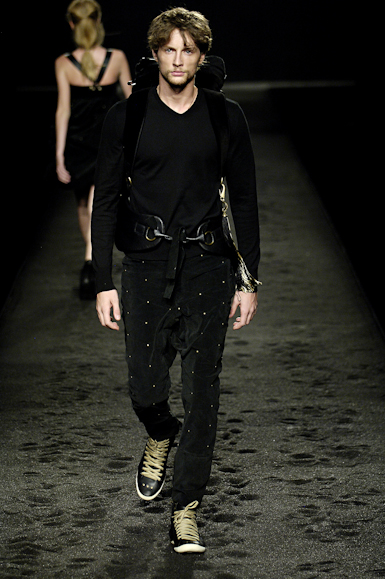 desfiles-osklen-saopauloinverno2006rtw-136