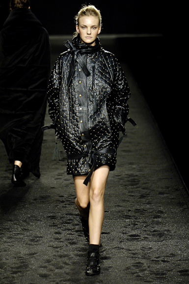 desfiles-osklen-saopauloinverno2006rtw-138