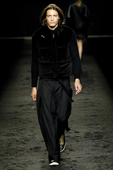 desfiles-osklen-saopauloinverno2006rtw-139
