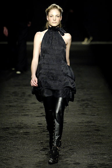 desfiles-osklen-saopauloinverno2006rtw-140