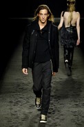 desfiles-osklen-saopauloinverno2006rtw-141