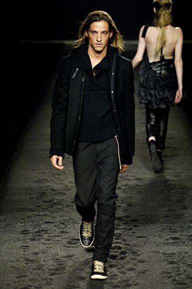 desfiles-osklen-saopauloinverno2006rtw-141