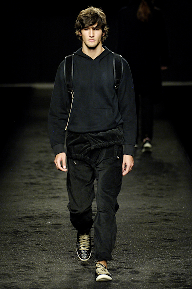 desfiles-osklen-saopauloinverno2006rtw-143