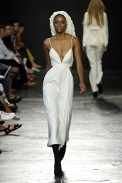 desfiles-raiadegoeye-saopauloinverno2006rtw-101