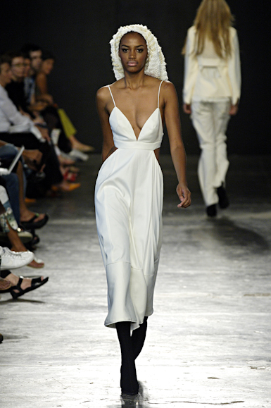 desfiles-raiadegoeye-saopauloinverno2006rtw-101