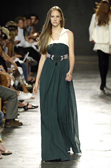 desfiles-raiadegoeye-saopauloinverno2006rtw-103