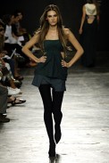 desfiles-raiadegoeye-saopauloinverno2006rtw-104