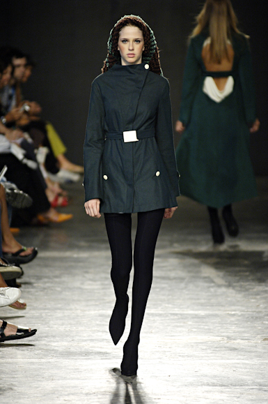 desfiles-raiadegoeye-saopauloinverno2006rtw-106