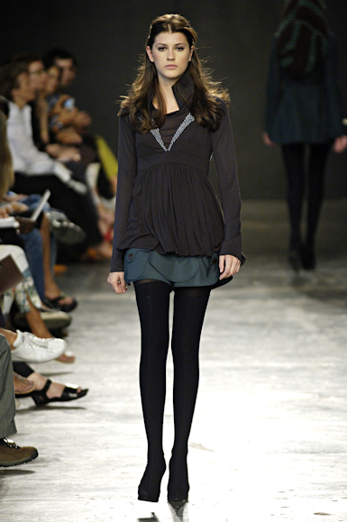 desfiles-raiadegoeye-saopauloinverno2006rtw-107