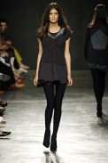 desfiles-raiadegoeye-saopauloinverno2006rtw-108