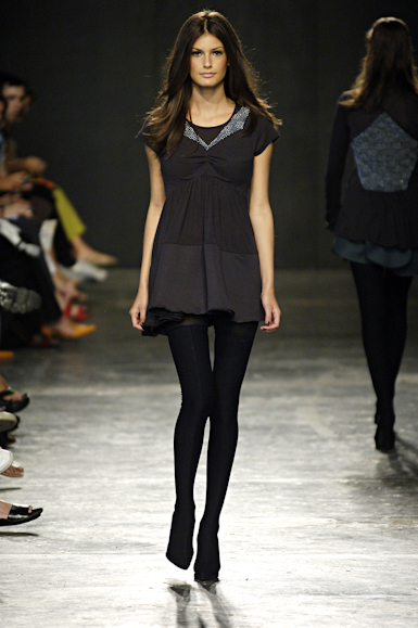 desfiles-raiadegoeye-saopauloinverno2006rtw-108