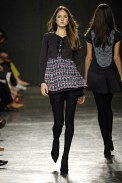 desfiles-raiadegoeye-saopauloinverno2006rtw-109