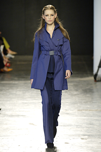 desfiles-raiadegoeye-saopauloinverno2006rtw-113