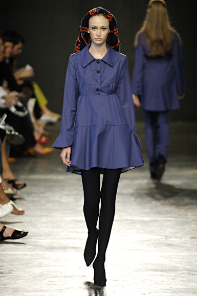 desfiles-raiadegoeye-saopauloinverno2006rtw-114