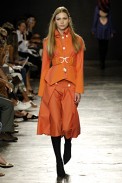 desfiles-raiadegoeye-saopauloinverno2006rtw-115