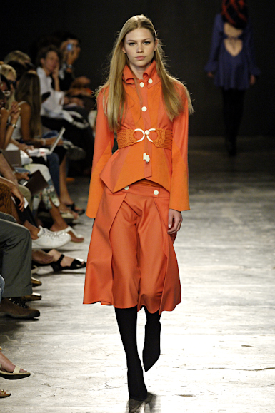 desfiles-raiadegoeye-saopauloinverno2006rtw-115