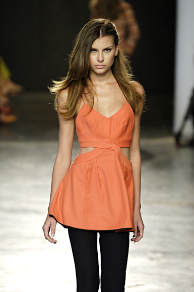 desfiles-raiadegoeye-saopauloinverno2006rtw-118