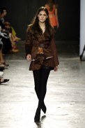 desfiles-raiadegoeye-saopauloinverno2006rtw-119