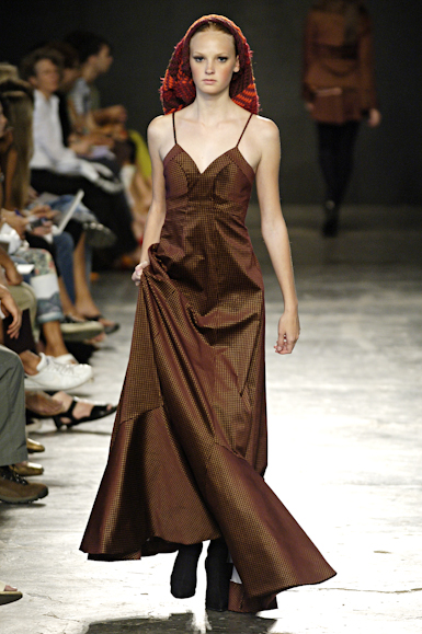 desfiles-raiadegoeye-saopauloinverno2006rtw-120