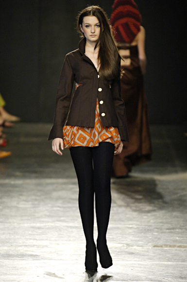 desfiles-raiadegoeye-saopauloinverno2006rtw-121