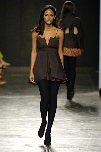desfiles-raiadegoeye-saopauloinverno2006rtw-122