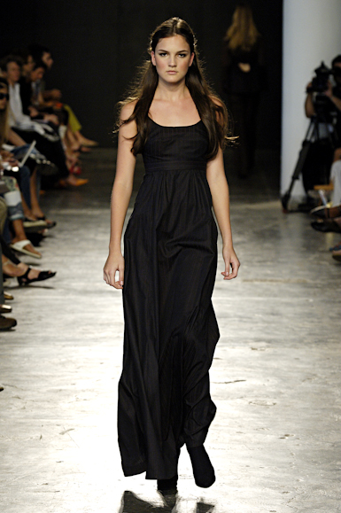 desfiles-raiadegoeye-saopauloinverno2006rtw-124