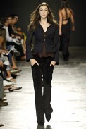 desfiles-raiadegoeye-saopauloinverno2006rtw-125