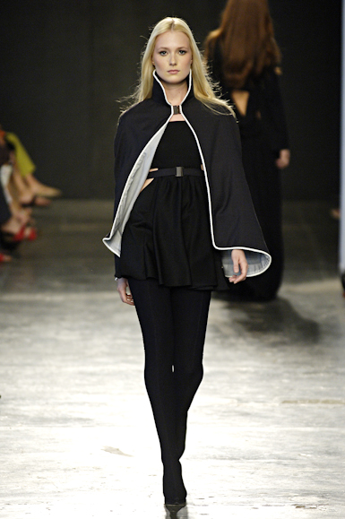 desfiles-raiadegoeye-saopauloinverno2006rtw-128