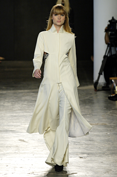 desfiles-raiadegoeye-saopauloinverno2006rtw-129