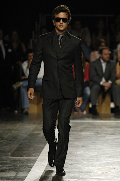 desfiles-ricardoalmeida-saopauloinverno2006rtw-100