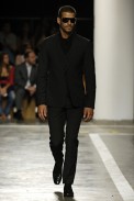 desfiles-ricardoalmeida-saopauloinverno2006rtw-101