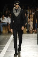 desfiles-ricardoalmeida-saopauloinverno2006rtw-105