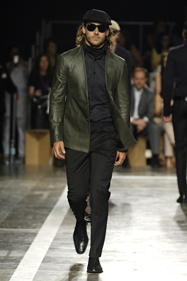 desfiles-ricardoalmeida-saopauloinverno2006rtw-111