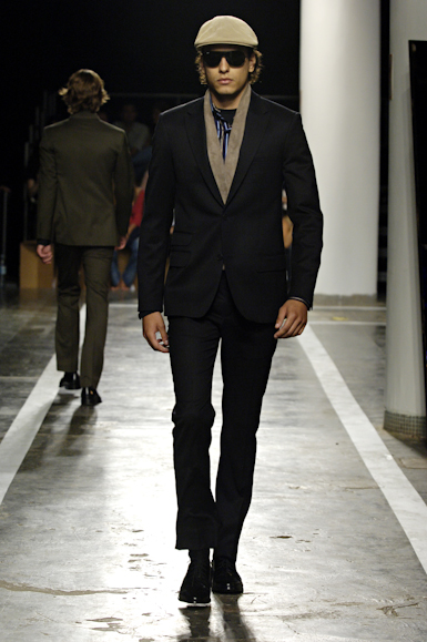 desfiles-ricardoalmeida-saopauloinverno2006rtw-112