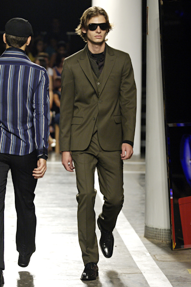 desfiles-ricardoalmeida-saopauloinverno2006rtw-113