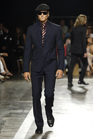 desfiles-ricardoalmeida-saopauloinverno2006rtw-114